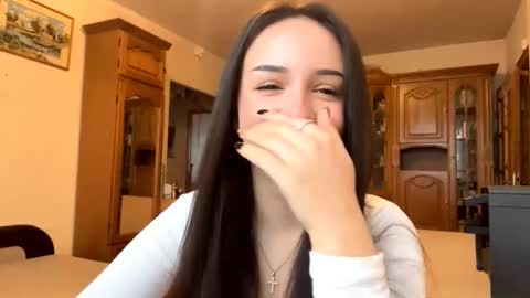 Snapshot of elizabethrabin chatting on 11.28.25 Mia online show from 11.28.25