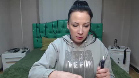 Snapshot of elizabethsho chatting on 01.31.25 ElizabethSho online show from 01.31.25