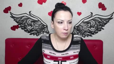 Snapshot of elizabethsho chatting on 03.07.25 ElizabethSho online show from 03.07.25