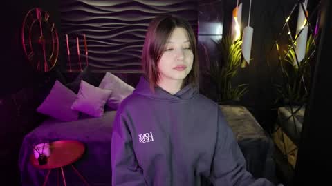 Snapshot of elizamild chatting on 12.18.24 Eliza online show from 12.18.24