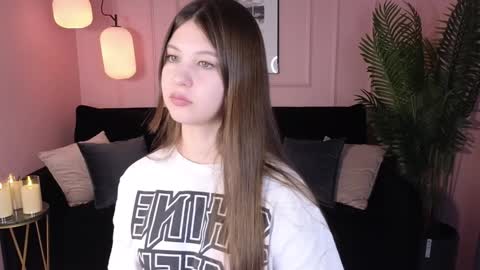 Snapshot of elizamild chatting on 12.26.24 Eliza online show from 12.26.24