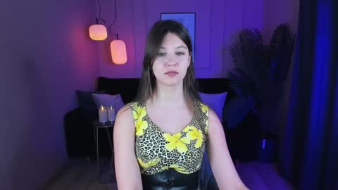 Snapshot of elizamild chatting on 01.12.25 Eliza online show from 01.12.25