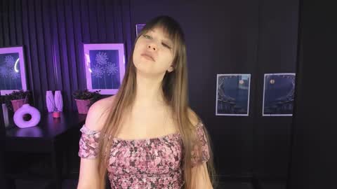 Snapshot of elizamild chatting on 02.04.25 Eliza online show from 02.04.25