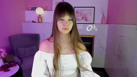 Snapshot of elizamild chatting on 02.18.25 Eliza online show from 02.18.25