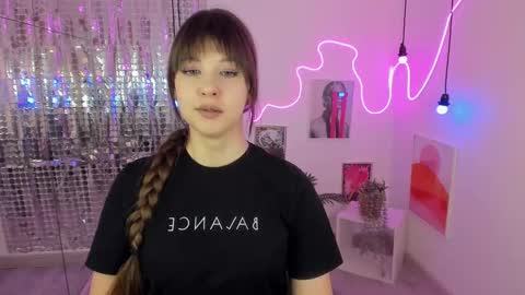 Snapshot of elizamild chatting on 03.02.25 Eliza online show from 03.02.25