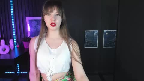 Snapshot of elizamild chatting on 03.11.25 Eliza online show from 03.11.25