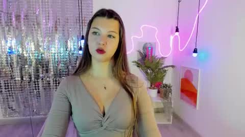 Snapshot of elizamild chatting on 10.02.25 Eliza online show from 10.02.25