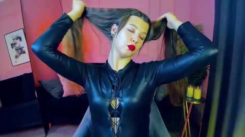 Snapshot of elizamild chatting on 10.09.25 Eliza online show from 10.09.25