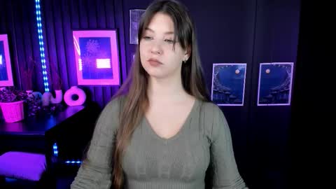 Snapshot of elizamild chatting on 12.04.25 Eliza online show from 12.04.25