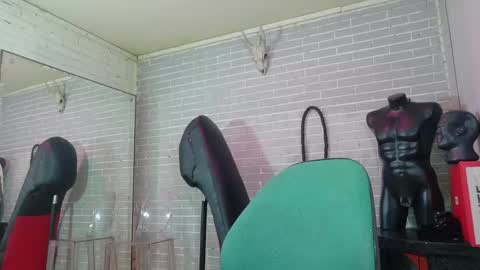 Snapshot of elizatex chatting on 12.04.25 online show from 12.04.25