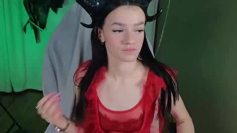 elizzza_ online show from 10.31.25