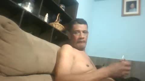 Snapshot of eljim323323 chatting on 04.01.26 eljim323323 online show from 04.01.26