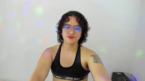 Snapshot of elkingthe chatting on 10.25.25 Diana online show from 10.25.25