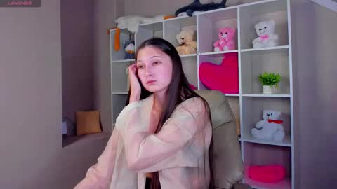 Snapshot of ella_burns chatting on 11.12.25 Ella online show from 11.12.25