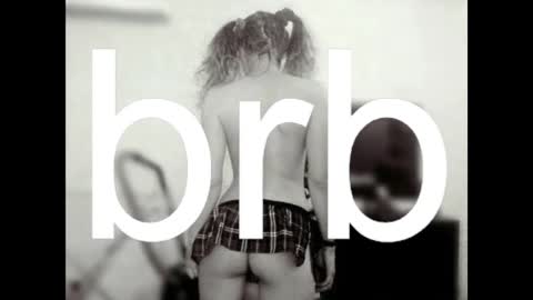 Snapshot of ella_ellasi chatting on 03.29.26 Ella Give it a thumbs up please its important online show from 03.29.26