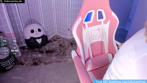 ella_foxx online show from 10.23.25