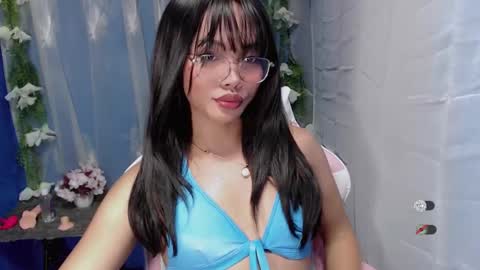 Snapshot of ella_fuma chatting on 10.29.25 Ella online show from 10.29.25