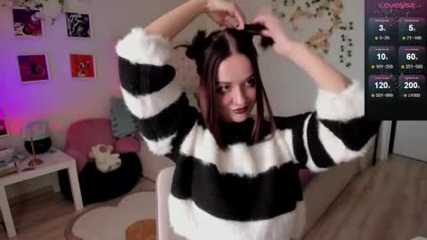 Snapshot of ella_gdss chatting on 10.19.25 ELLA online show from 10.19.25