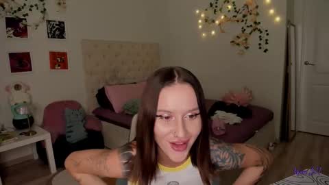 Snapshot of ella_gdss chatting on 10.28.25 ELLA online show from 10.28.25