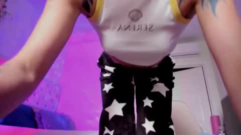 Snapshot of ella_gdss chatting on 11.22.25 ELLA online show from 11.22.25