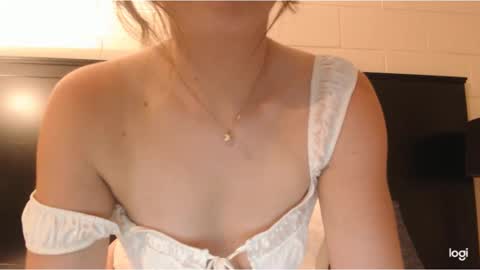 Ella - Girl Next Door online show from 03.06.25