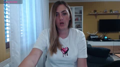 Snapshot of ella_max_live chatting on 10.09.25 Ella  Max online show from 10.09.25