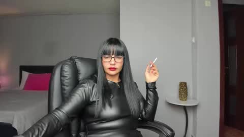 Ella online show from 11.25.25