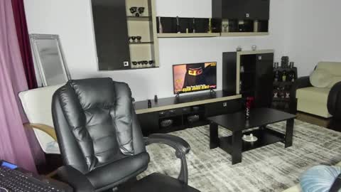 Ella online show from 04.07.26