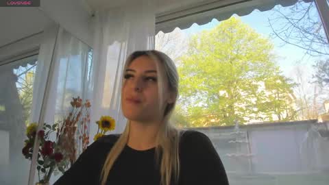 ella_vee online show from 04.16.26