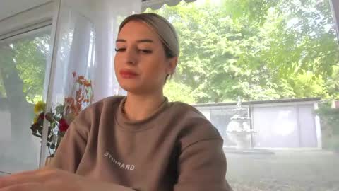 Snapshot of ella_vee chatting on 05.14.26 ella_vee online show from 05.14.26