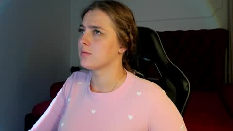 Snapshot of ellabells chatting on 03.31.26 EllaBells online show from 03.31.26