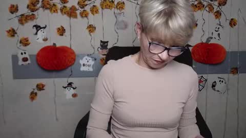 Snapshot of ellabonito chatting on 10.23.25 EllaBonito online show from 10.23.25