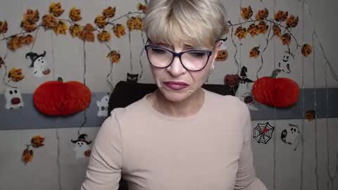 Snapshot of ellabonito chatting on 11.13.25 EllaBonito online show from 11.13.25