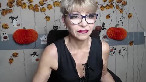 Snapshot of ellabonito chatting on 11.15.25 EllaBonito online show from 11.15.25