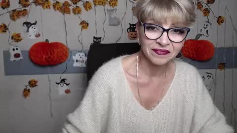 Snapshot of ellabonito chatting on 11.16.25 EllaBonito online show from 11.16.25