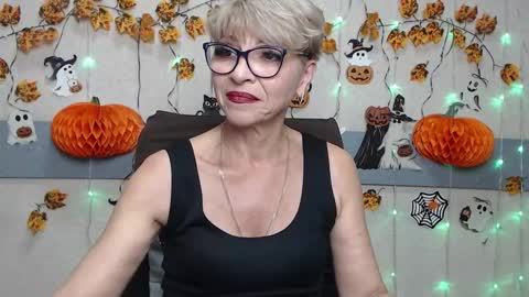 Snapshot of ellabonito chatting on 11.18.25 EllaBonito online show from 11.18.25