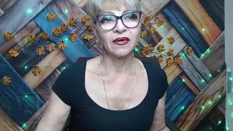 Snapshot of ellabonito chatting on 11.30.25 EllaBonito online show from 11.30.25