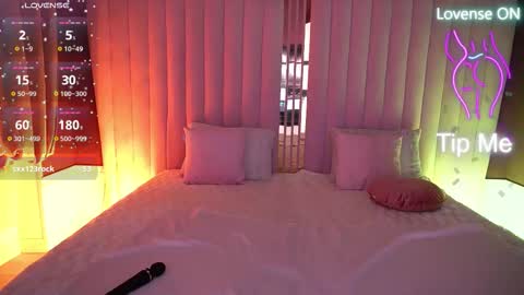 Snapshot of ellagoldenn chatting on 11.04.25 Ella online show from 11.04.25