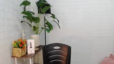 Snapshot of ellahollywood1818 chatting on 11.15.25 CINDERELLA online show from 11.15.25