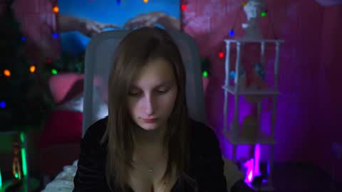 Ella online show from 01.03.25