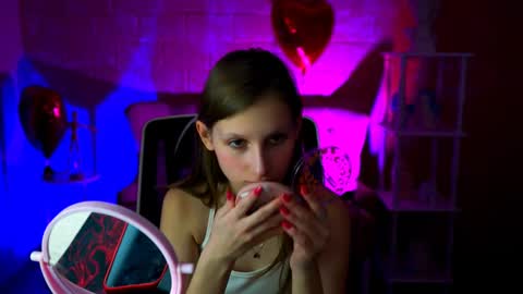 Ella online show from 03.05.25