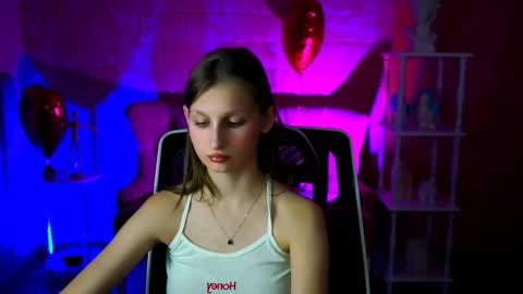 Ella online show from 03.05.25