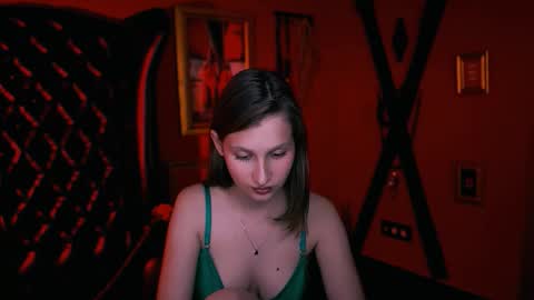 Ella online show from 10.05.25