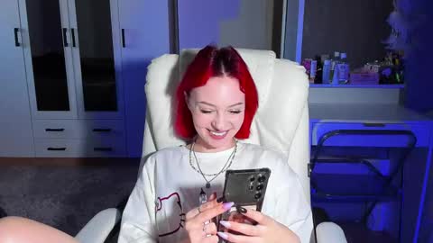 Snapshot of ellales chatting on 10.01.25 ellales online show from 10.01.25