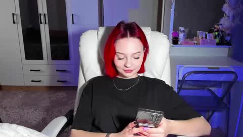 Snapshot of ellales chatting on 10.14.25 ellales online show from 10.14.25