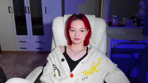 Snapshot of ellales chatting on 10.19.25 ellales online show from 10.19.25