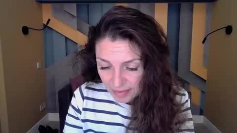 EllaLongs online show from 10.28.25