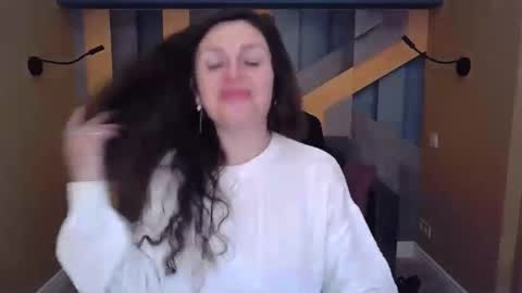 EllaLongs online show from 11.22.25