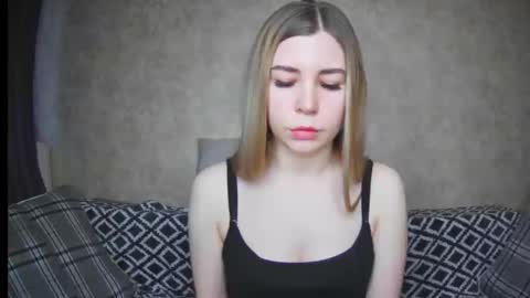 Snapshot of ellanuar chatting on 12.04.24 EllaNuar online show from 12.04.24