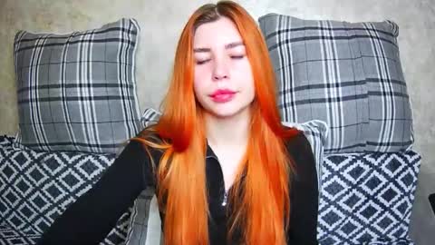 Snapshot of ellanuar chatting on 09.17.25 EllaNuar online show from 09.17.25